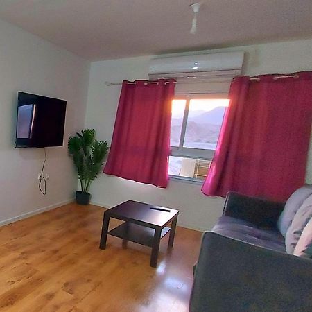 Eilat Octopus Apartment - אילת אוקטופוס -שני חדרים וסלון, בריכה בקיץ Bagian luar foto