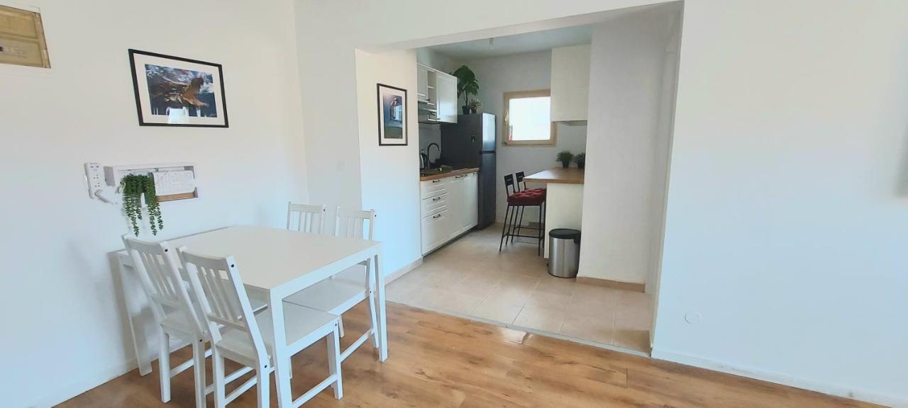 Eilat Octopus Apartment - אילת אוקטופוס -שני חדרים וסלון, בריכה בקיץ Bagian luar foto