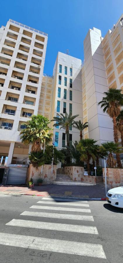 Eilat Octopus Apartment - אילת אוקטופוס -שני חדרים וסלון, בריכה בקיץ Bagian luar foto
